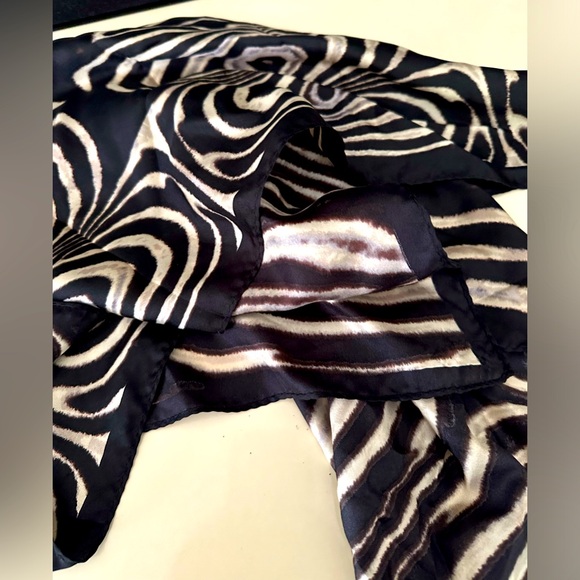 NWT Nicole Miller STUDIO Signed Black CreamAbstract Silk Square Scarf Rare